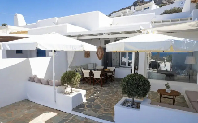 B4 Cycladic Home for 6 by the Beach