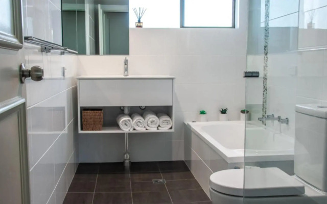 Perfectly Positioned Beachfront Apartment - Unit 6