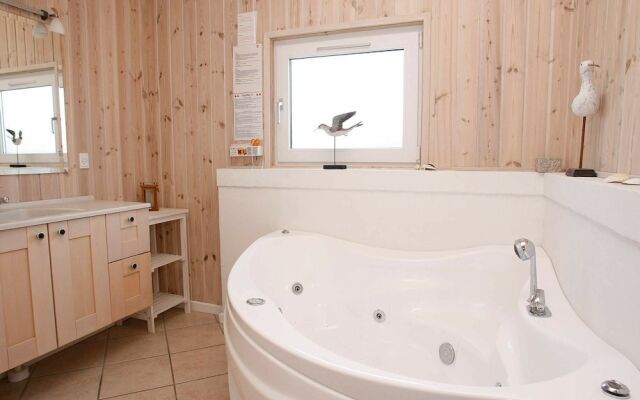 Comfy Holiday Home in Hals With Whirlpool