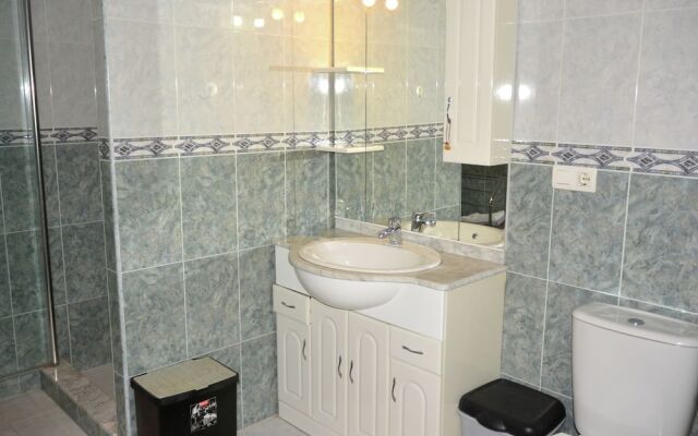 Large Villa With Private Pool and Five Bedrooms in Benijofar