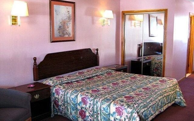 Colonial Inn & Suites