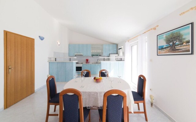 Nice Home in Kastel Luksic With Wifi and 3 Bedrooms