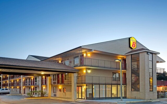 Super 8 Fredericksburg