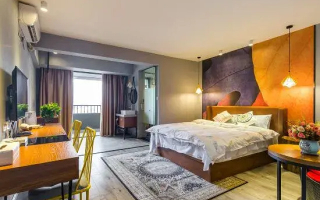 Jingjiang Chunshe Apartment (Guilin Railway Station Branch)