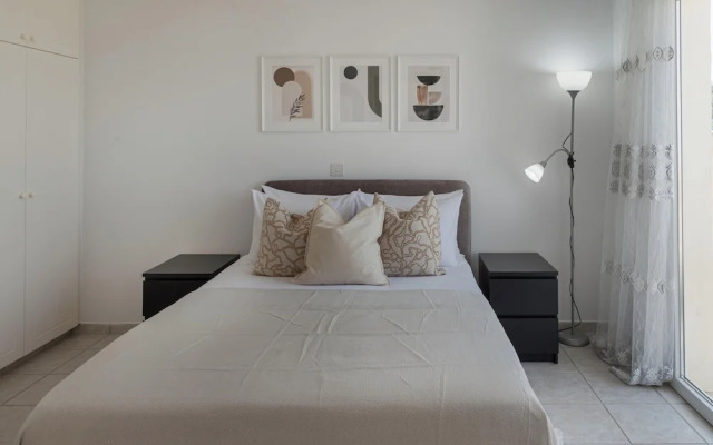Phaedrus Living: Seaview Hilltop Maisonette
