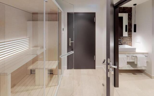 White Pearl Apartment 0.08