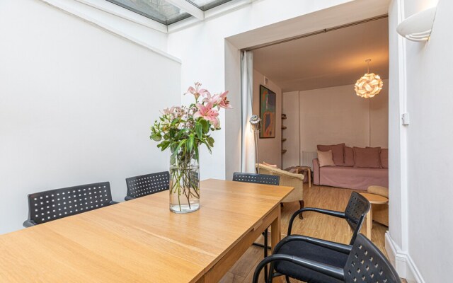 Charming 1-bed flat w/ patio near Notting Hill