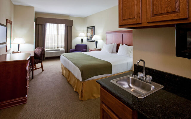 Holiday Inn Express Hotel & Suites Ada