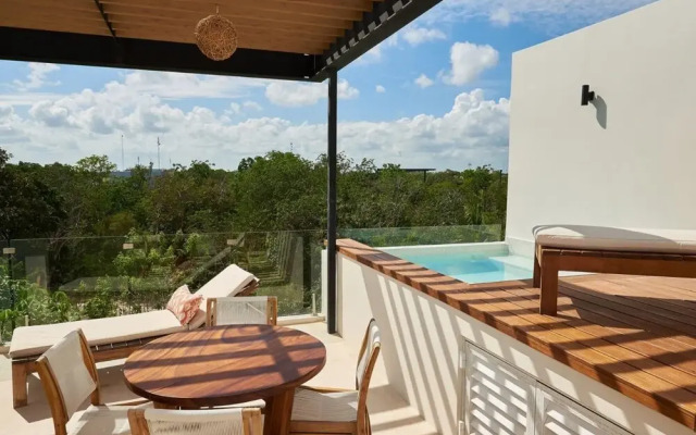 Romantic Penthouse Studio Get Away With Private Splash Pool- PENT HOUSE 3 B- By Salt-Kisses
