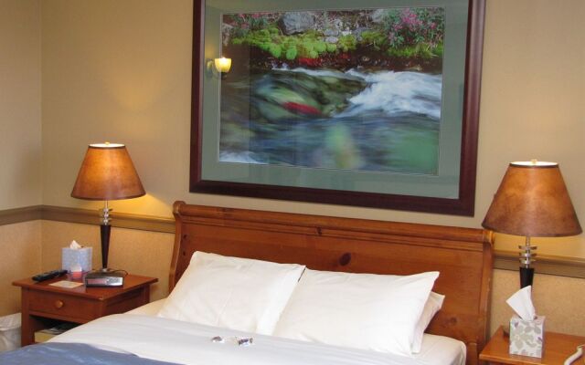 Copper Whale Inn
