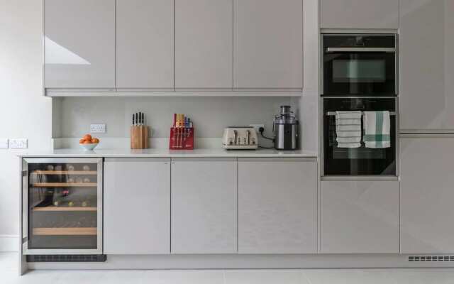 Gorgeous 5 Bed / Sleeps 10 - in Battersea Village