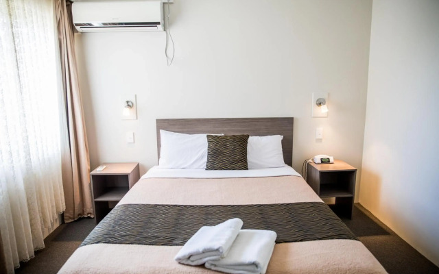 Lilac City Motor Inn & Steakhouse