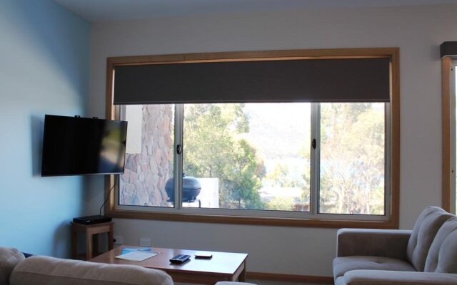 Coles Bay Stone Cottage