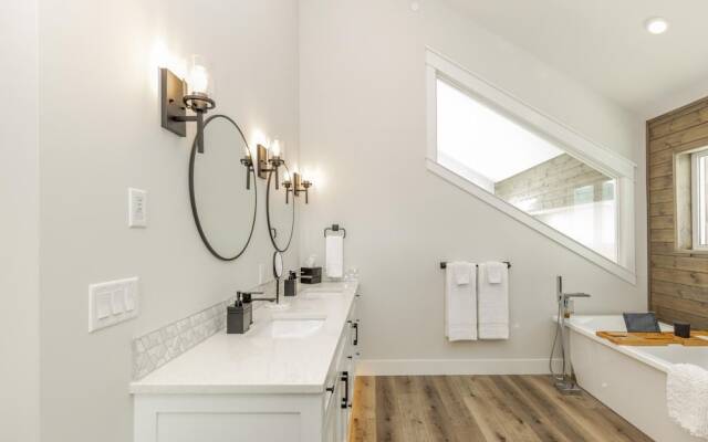 The White Pearl - Luxury Chalet W/mountain Views