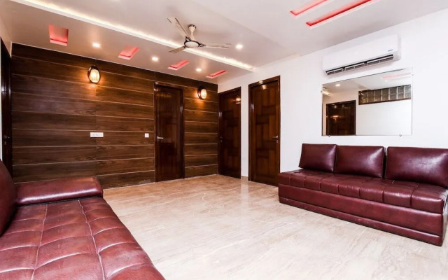 OYO Flagship 16044 Hotel 35th Avenue Sector 18