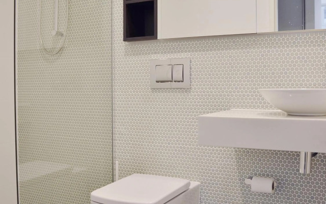 Wentworth Point Oversized balcony view apartment