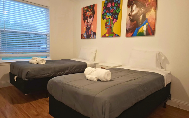 Modern 3 Bedroom Retreat in Pearland