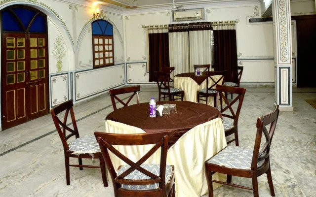 Oyo 15214 Mahal Rajwada Resort