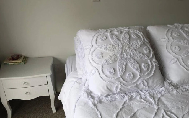 Sunny Holiday Home Near the Beach