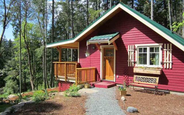 Cosy Woodpecker Cottage