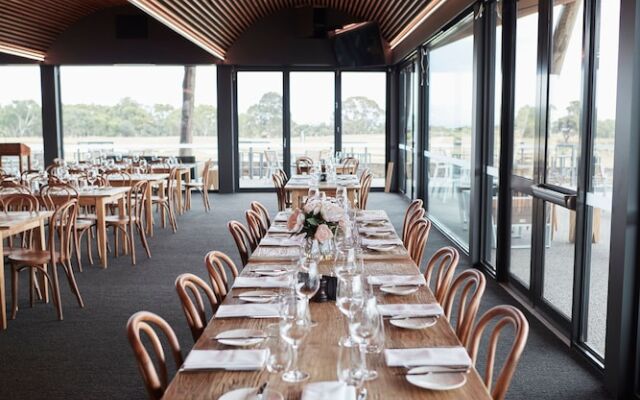 Accommodation at Curlewis