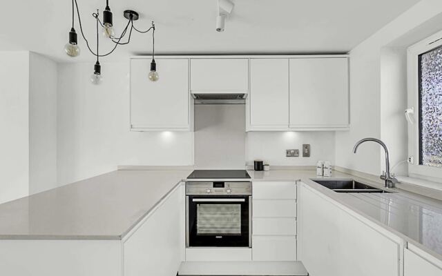 City Relay Radiant Chelsea Flat With City View