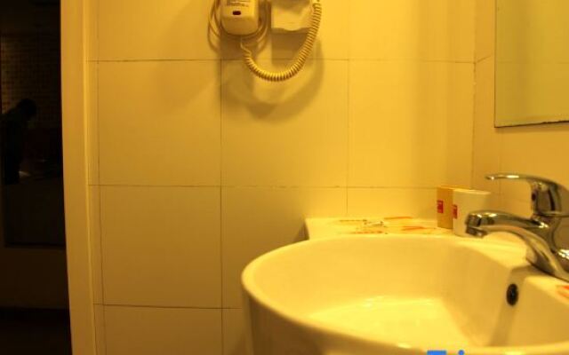 Home Inn Jinzhou Central Street Nanjing Road
