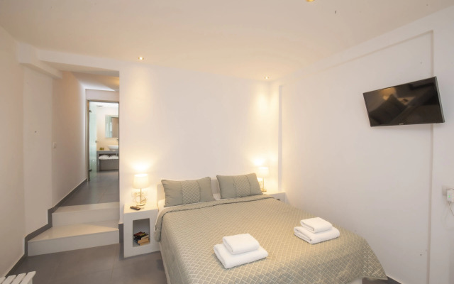 Santorini View Studios-Adults Only