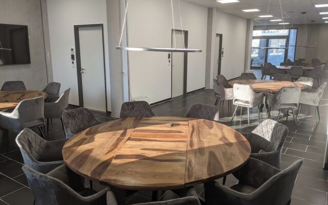 Boardingrooms Direct A8, Close to Stuttgart, 25min