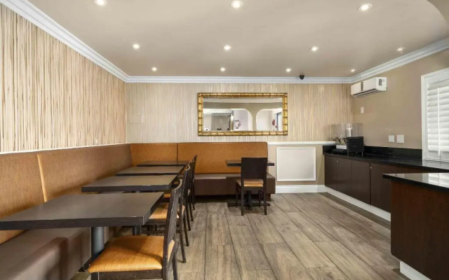 Lemon Tree Hotel & Suites Anaheim