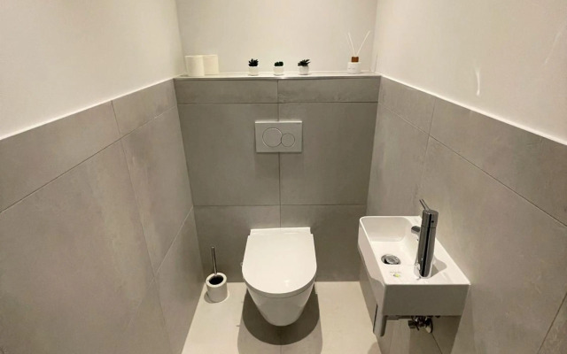 Sonnige Mansarde mit Klimaanlage und Netflix - oidahome