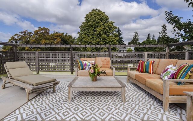 Sleeps 16 Luxurious 6BR Seattle Home