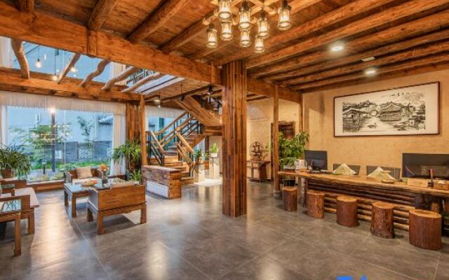 Yunshang Grassland Fengsheng three time hot spring holiday villa