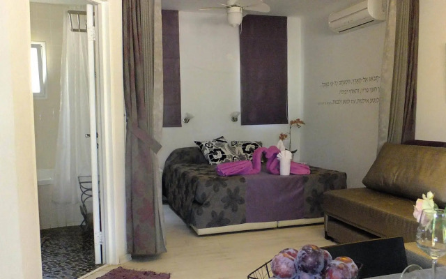 Nuriel Fruit & Guest House