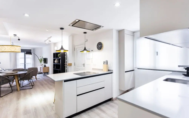 ELEVEN Apartments Real de la Carretería, by Homing U