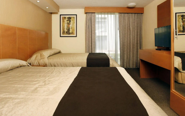 La Posada Hotel & Suites