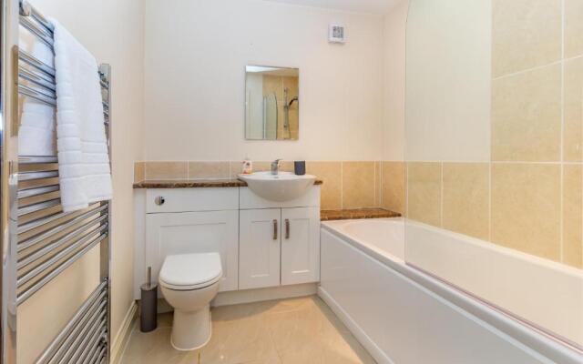 Apartment 4 Hillbrook House, Malvern - Guest Homes