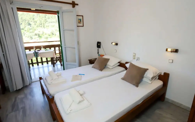 Bastas Hotel & Studios