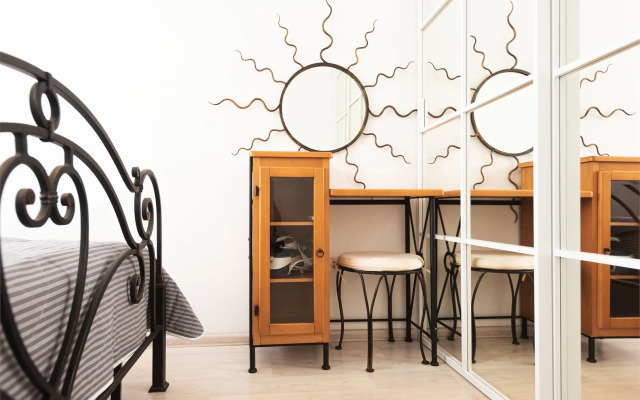 AHause на Малышева 42а