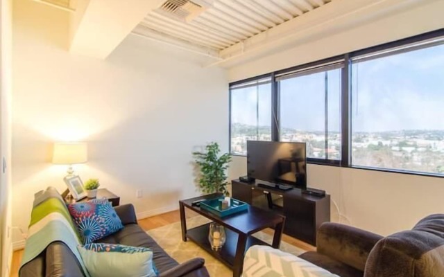 Hollywood Penthouse 0 Bedroom Studio By Senstay