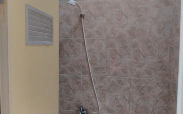 Nabila Syar i Guesthouse by ZUZU