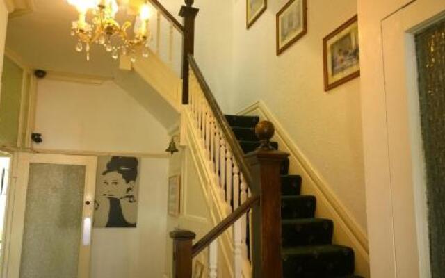 Hartshead Hotel