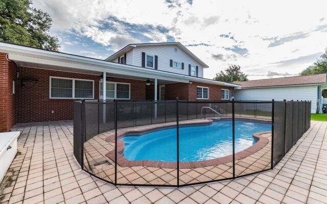 A Large Tropical 7 Bedroom Estate by RedAwning