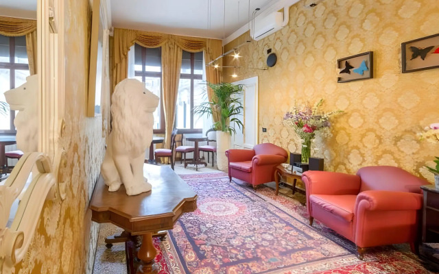 Friendly Venice Suites