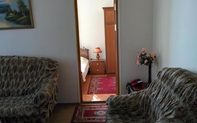 Erazank Hotel