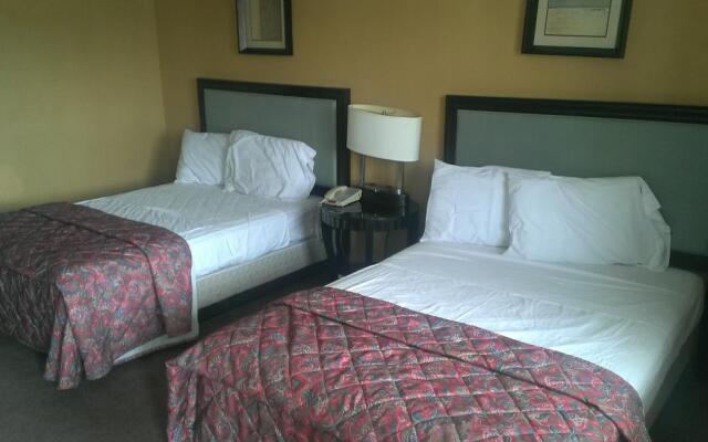 Naugatuck Motor Lodge