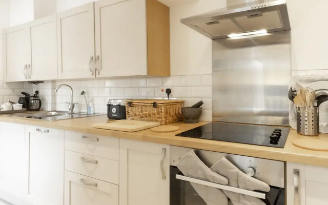 Cozy Nook Cottage - Sleeps 4, Garden & Parking
