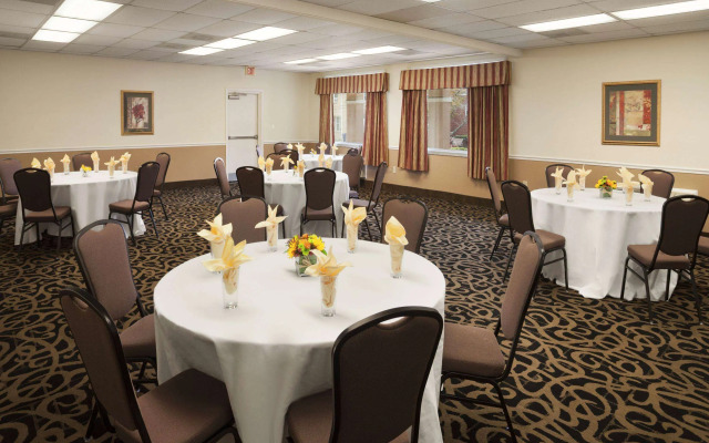 Days Inn by Wyndham WestEnd Alexandria,VA Washington DC Area