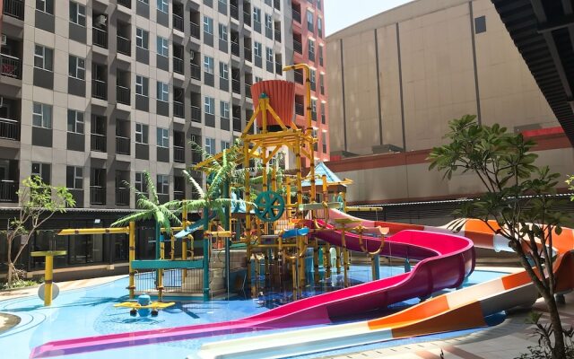 Stunning And Comfy Studio Apartment Transpark Juanda