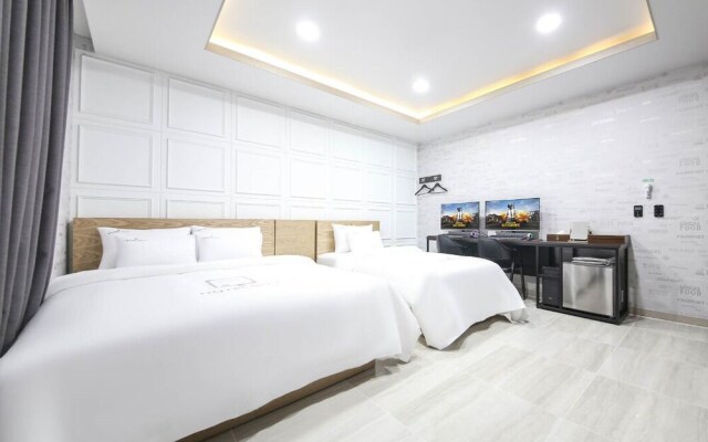 City Hotel